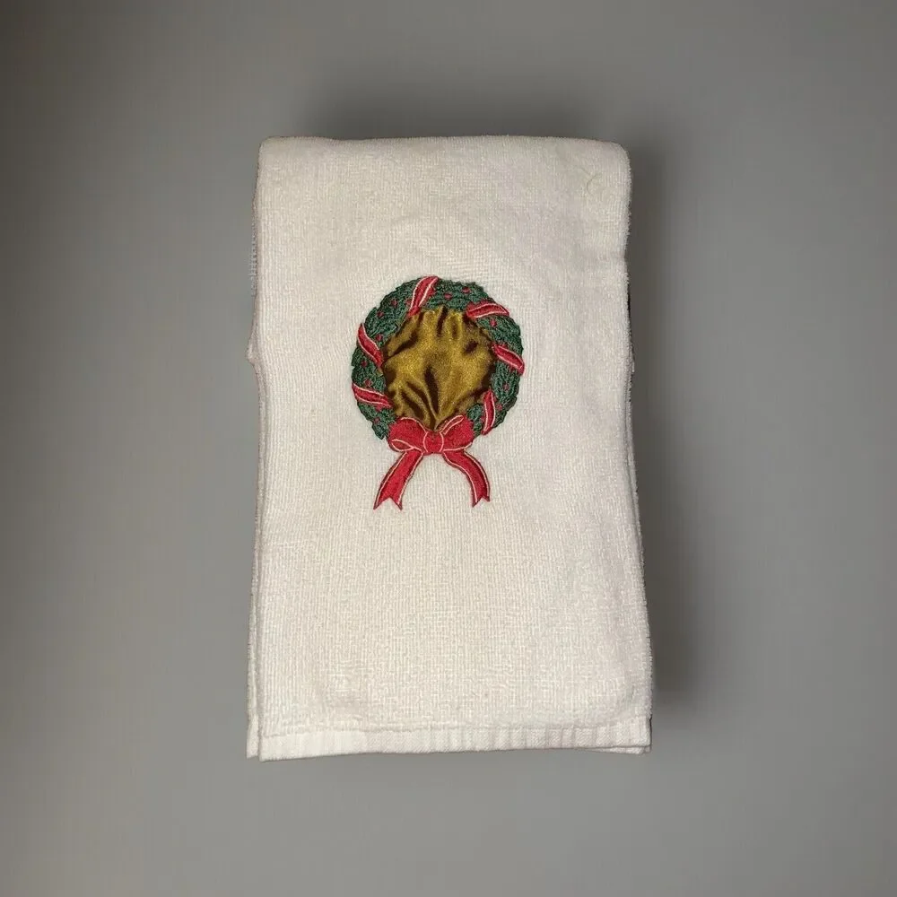 Vtg Christmas Wreath Embroidered Bath Towel And Washcloth Set
